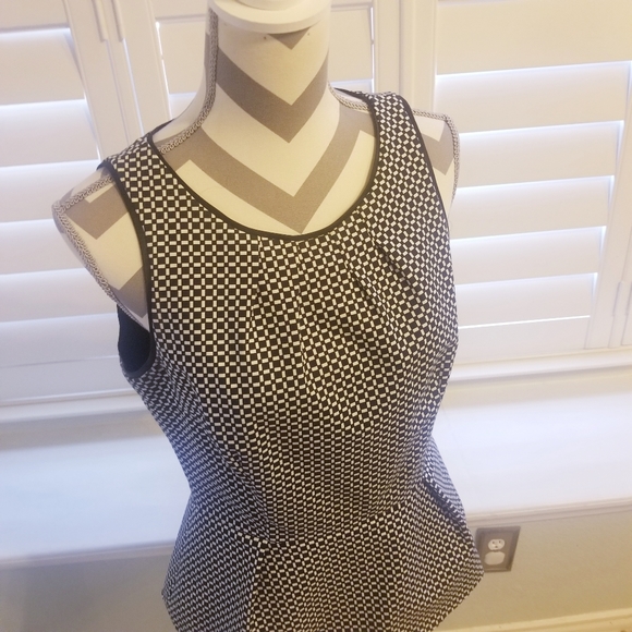 Women's Black and White Sleeveless Top - Picture 5 of 6